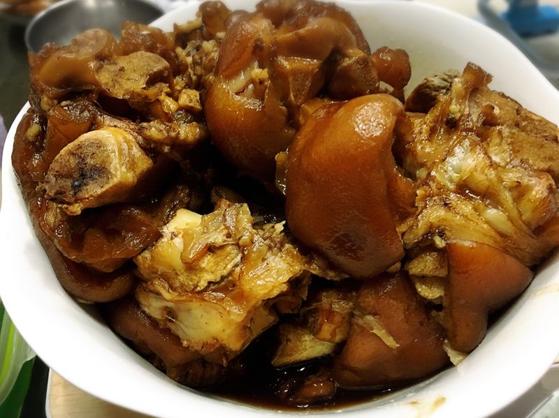 《萬用鍋》秒殺萬巒豬腳