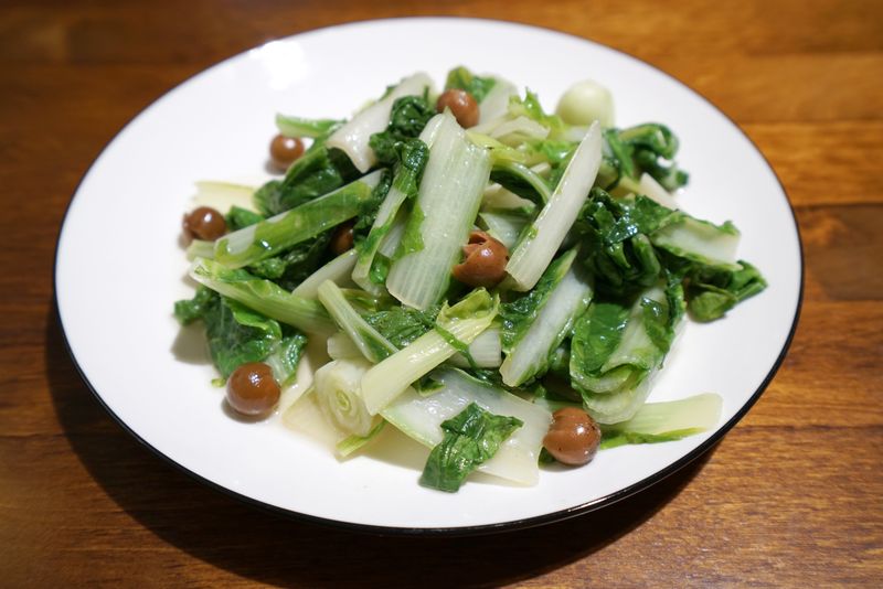 破布子炒小白菜。簡易便當菜