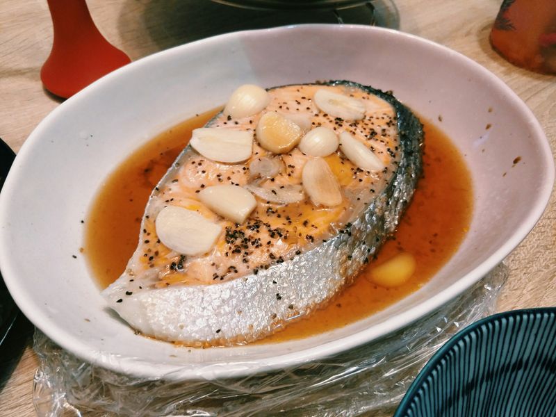 蒜醬鮭魚