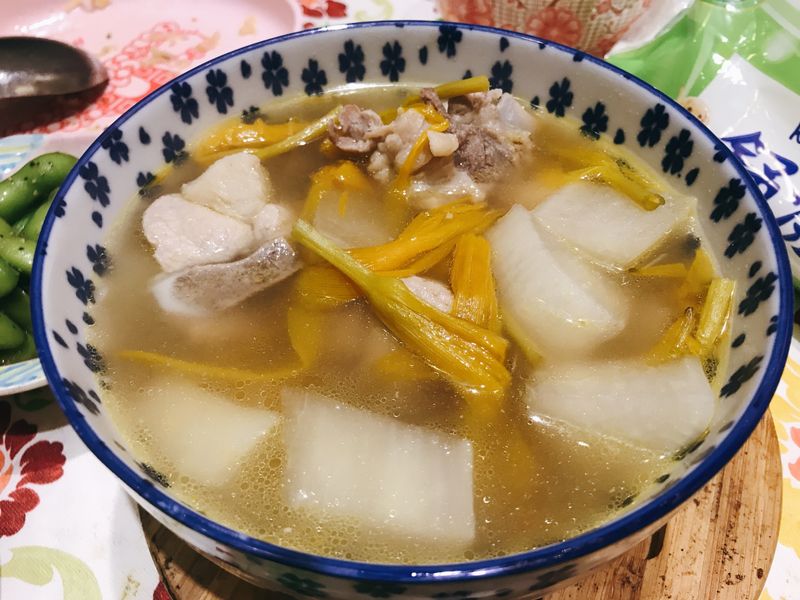 金針排骨湯