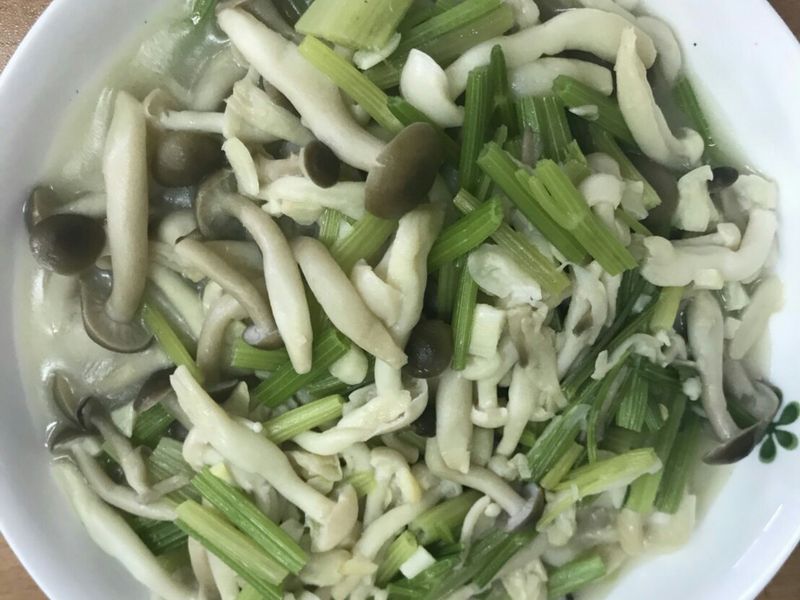 菇菇炒芹菜