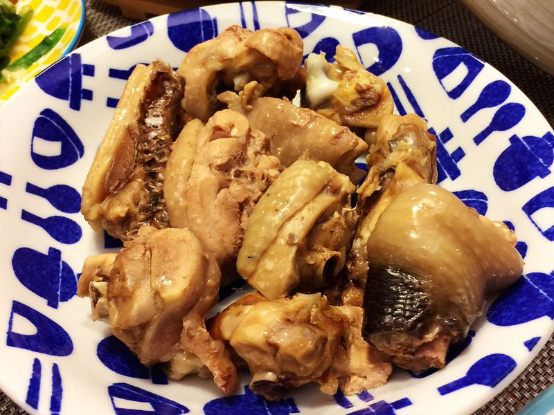 白斬土雞腿 佐鹹香蔥蒜