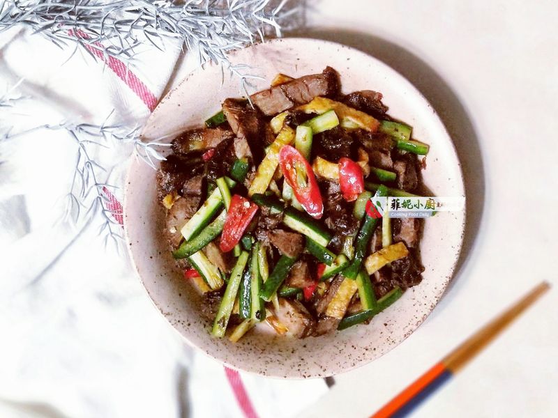 麻辣炒牛腱