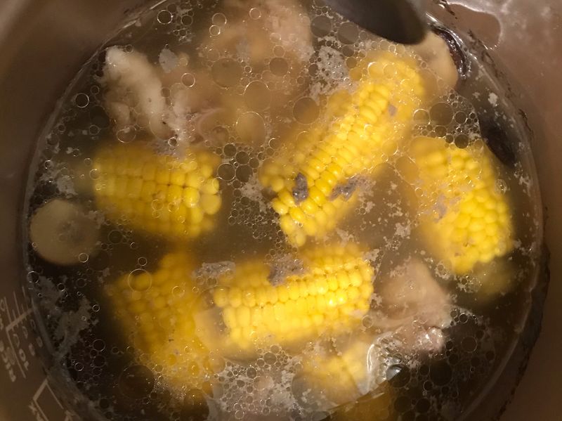 玉米香菇排骨 萬用鍋