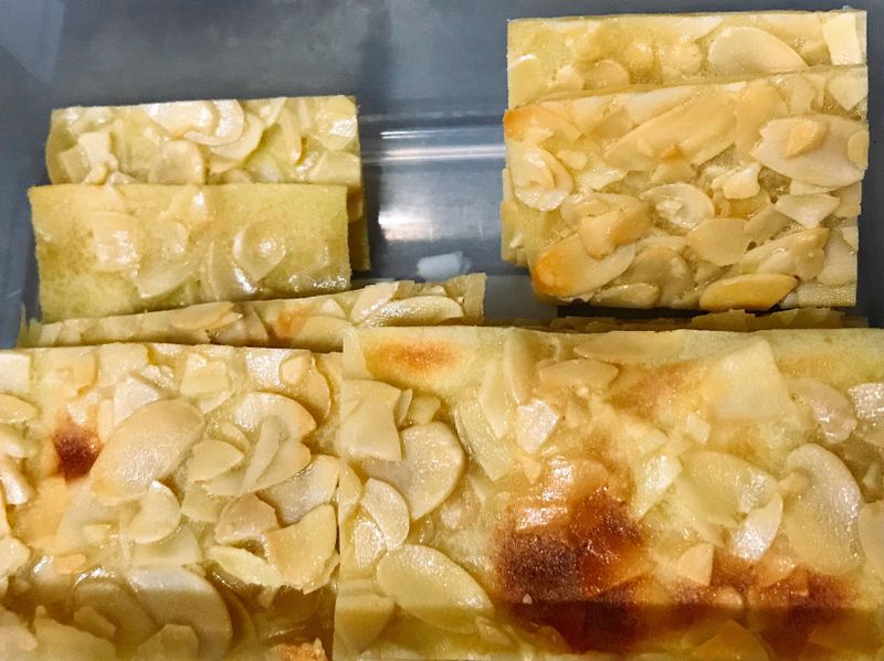 。杏仁瓦片。