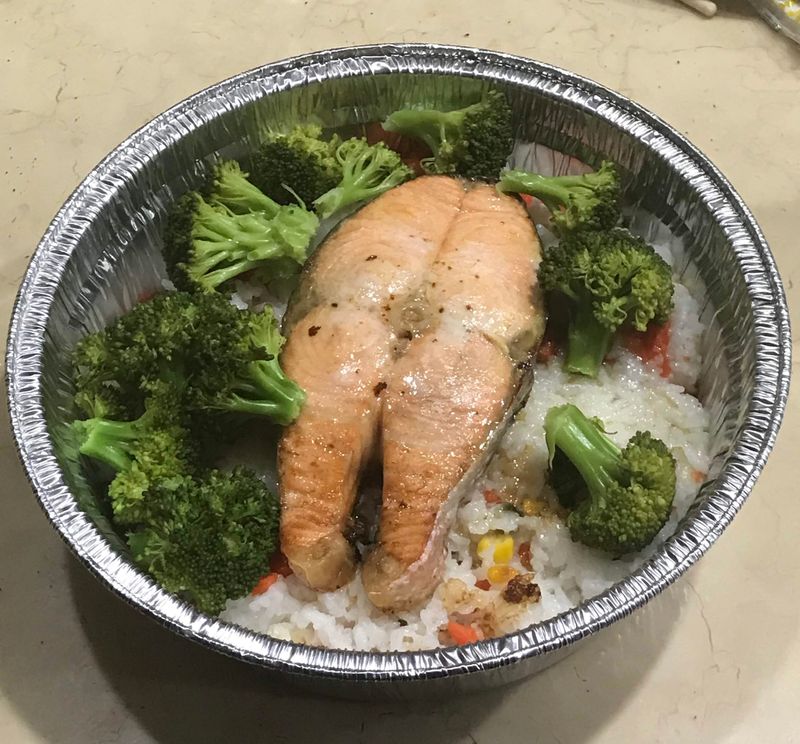 鮭魚蔬菜蓋飯