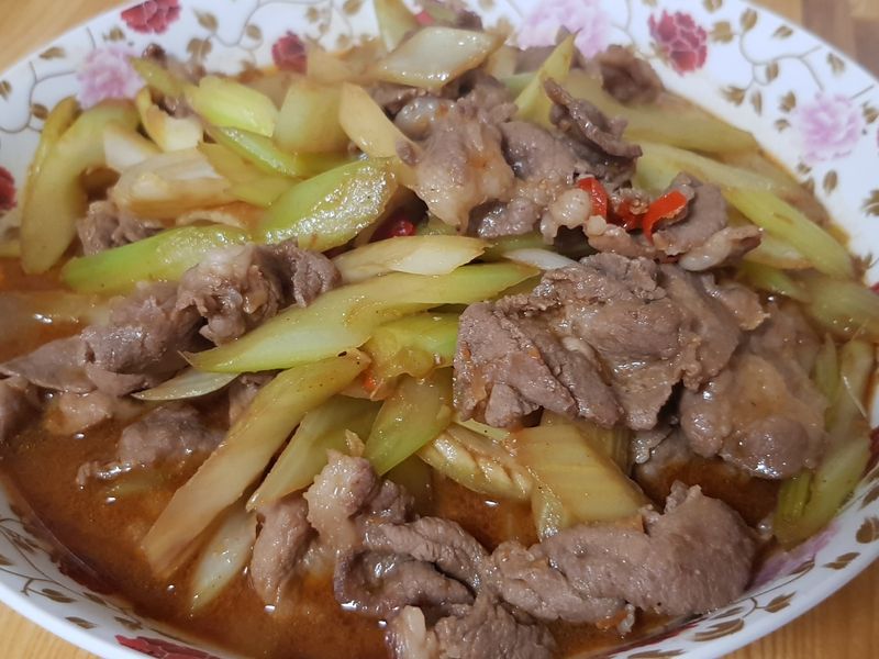 西洋芹炒肉片