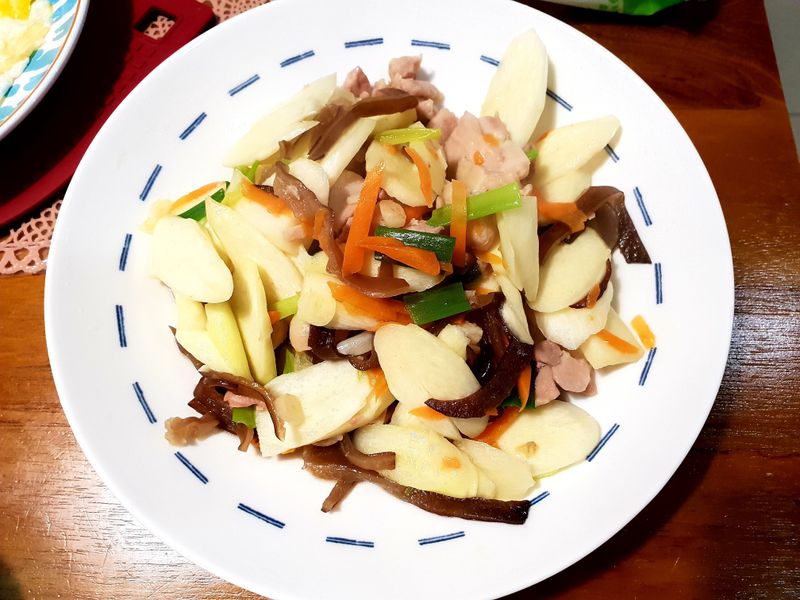 雞肉炒筊白筍