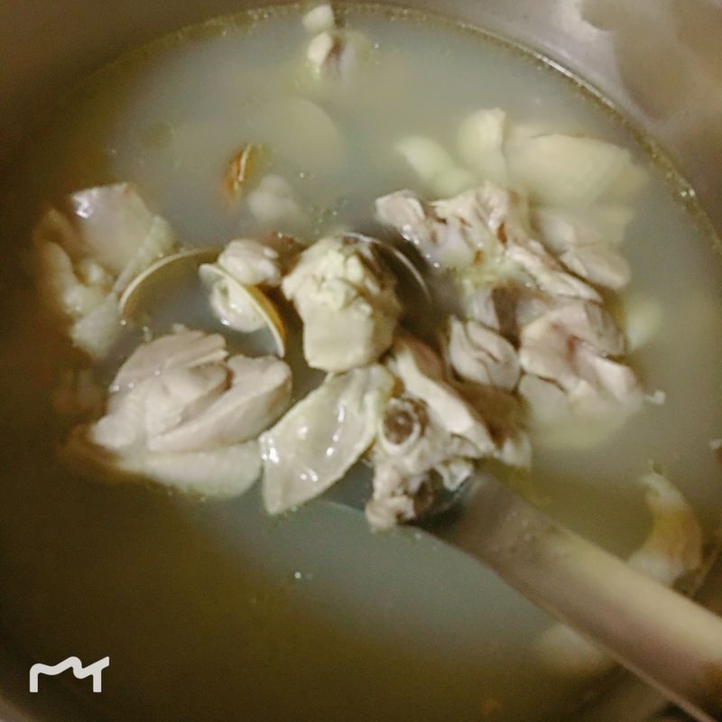 蛤蜊蒜頭雞湯