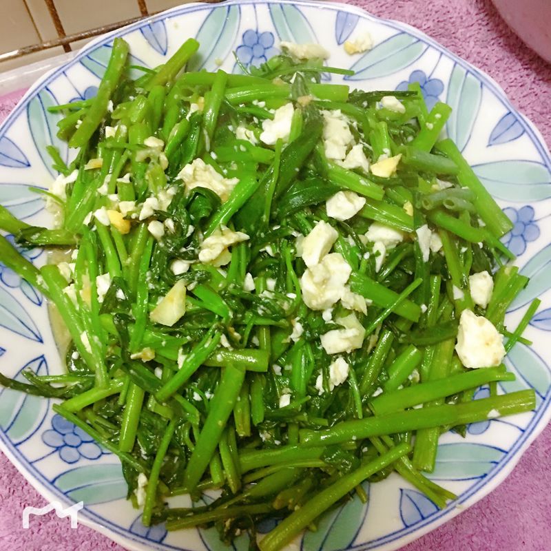 鹹蛋炒空心菜