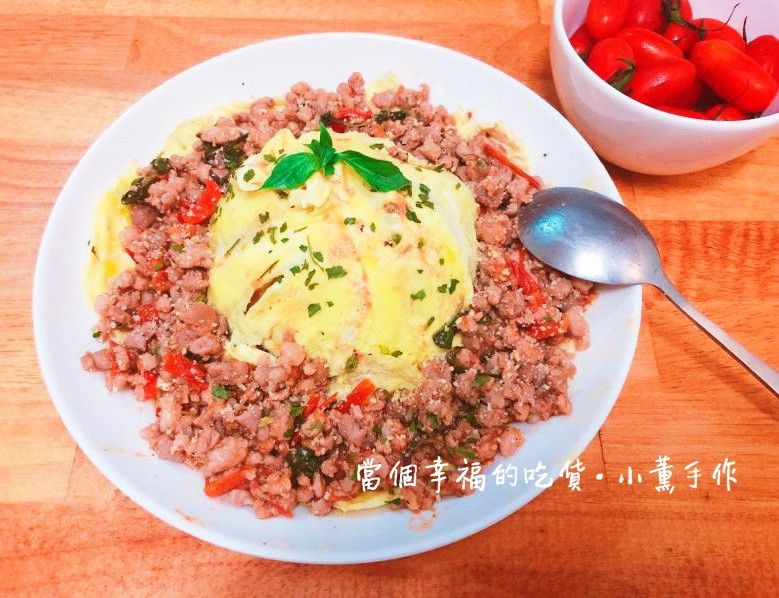蛋包晚禮服【泰式打拋豬】