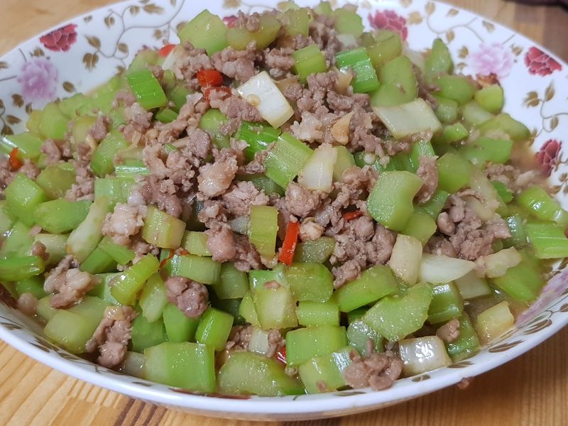 西洋芹肉末