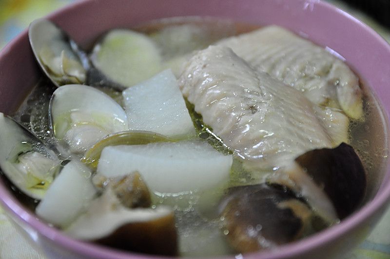 【大同電鍋料理】鮮菇蘿蔔燉雞湯