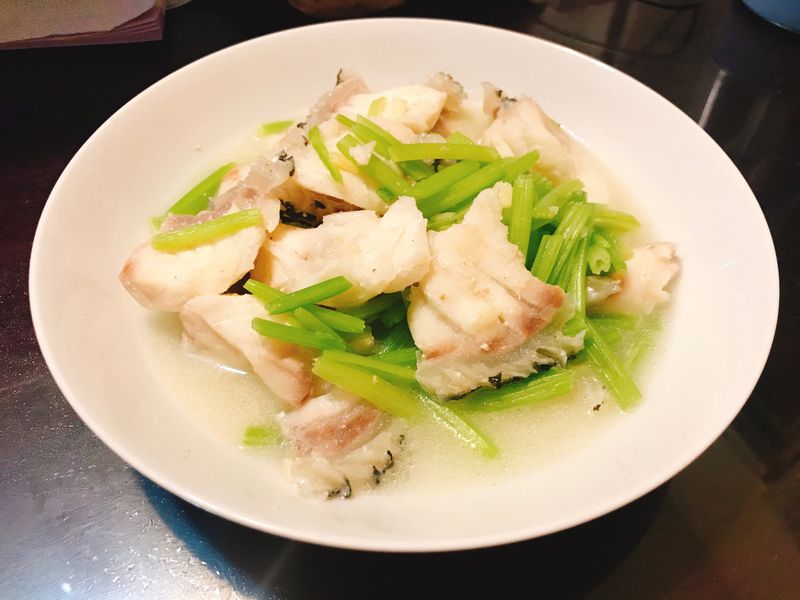 石斑魚炒芹菜
