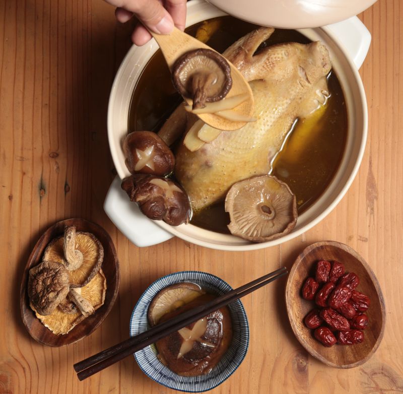 椴木香菇雞湯
