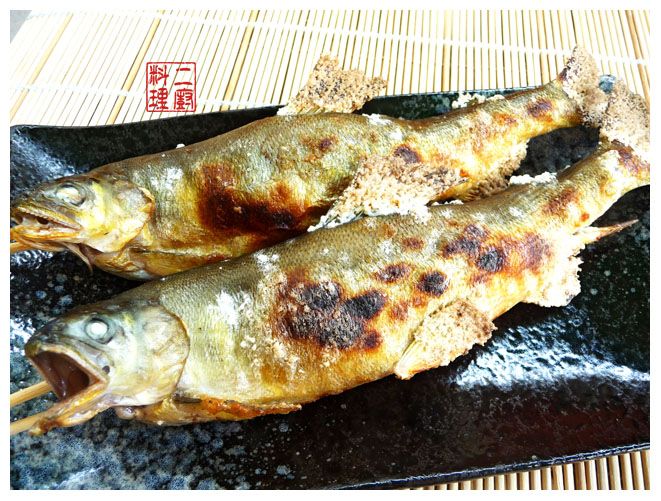 《二廚料理燒烤》碳烤香魚 (香魚(母)每100g:約152大卡)