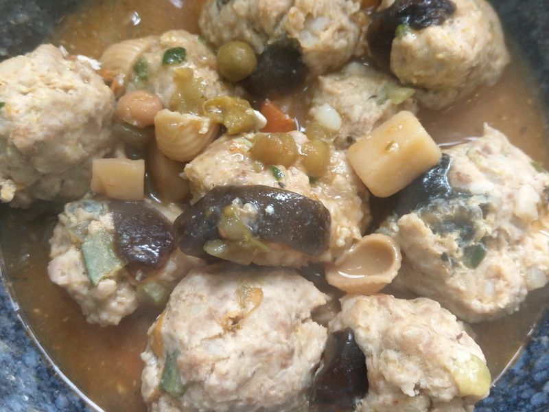 綠野鮮蹤紅醬佐雞肉白醬
