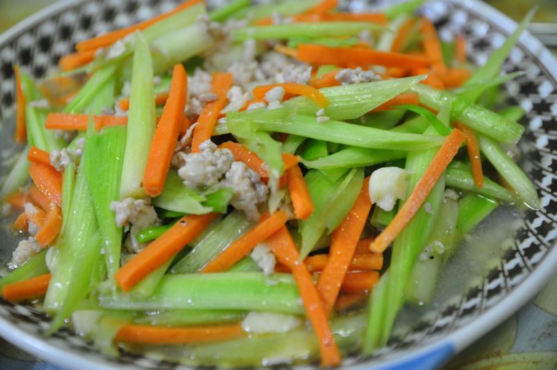 碧玉筍炒肉末