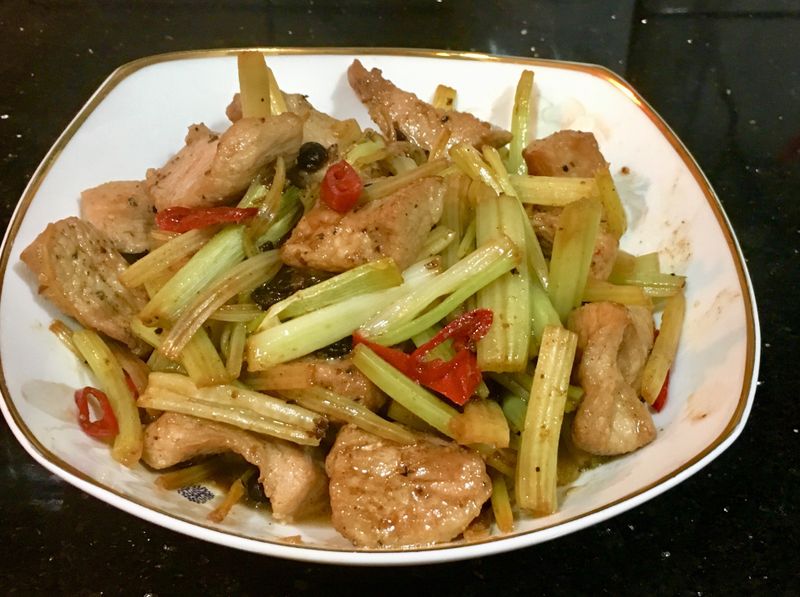 芹菜松板豬