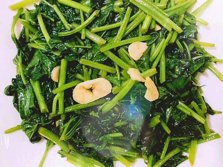蒜炒地瓜葉