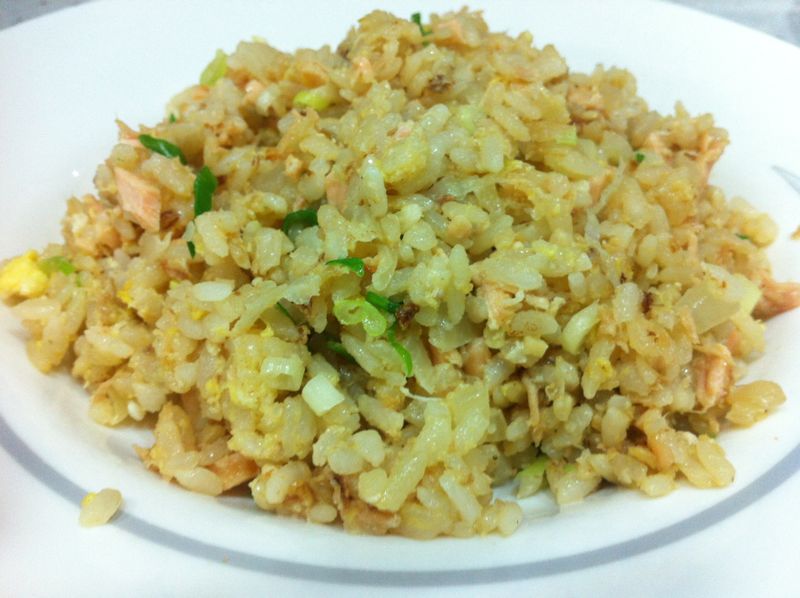 【薇薇安 私房小廚】日式鮭魚黃金炒飯