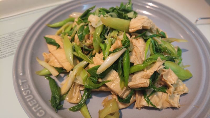 蒜苗炒豆包