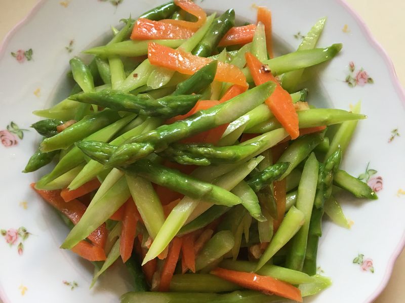 蒜油拌蘆筍