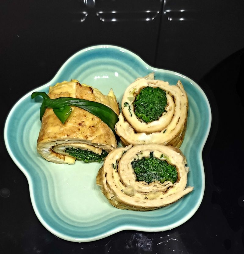 減脂(豆腐皮)~豆皮蔥蛋捲菠菜