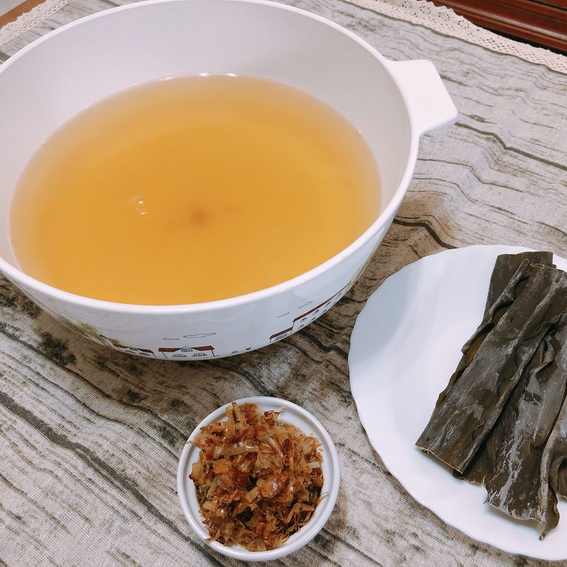 跟泡麵一樣簡單的日式昆布柴魚高湯