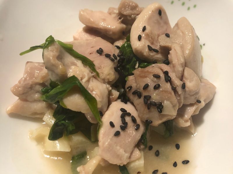 蒜香雞腿肉佐龍蒿草（tarragon)