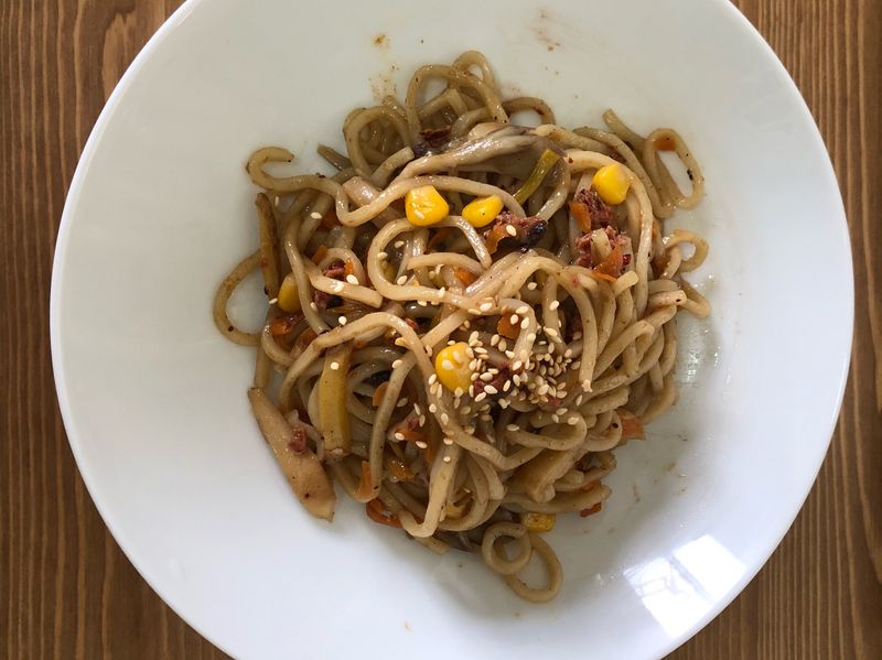 紅麴蛋炒麵
