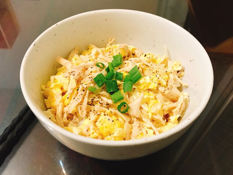 雞絲洋蔥蛋蓋飯(減脂10分鐘料理)