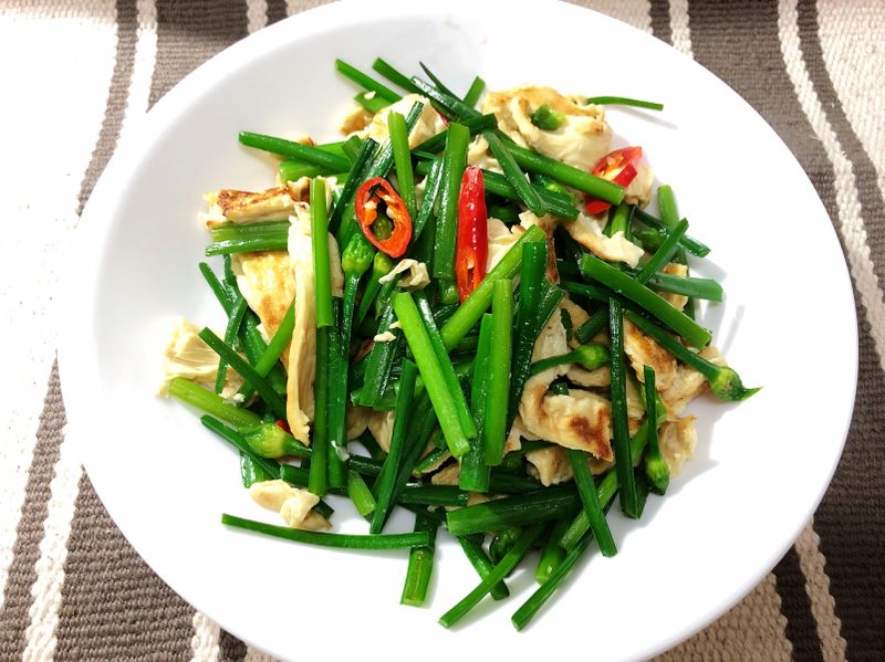 豆包炒韮菜花