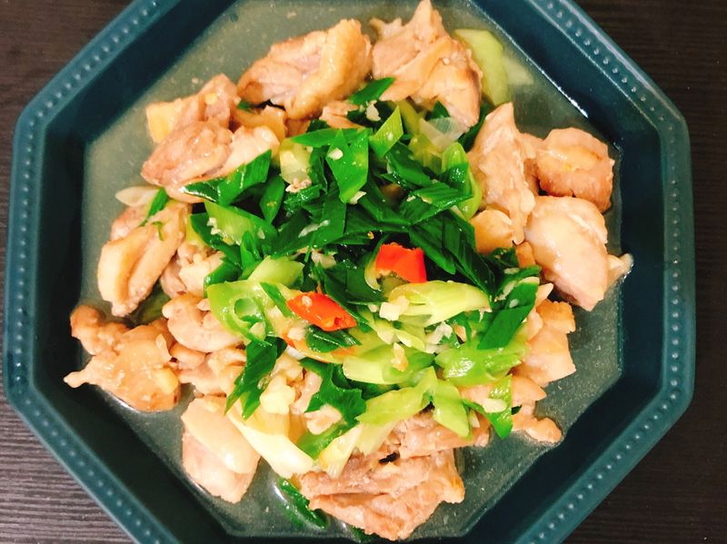 蒜苗炒雞肉