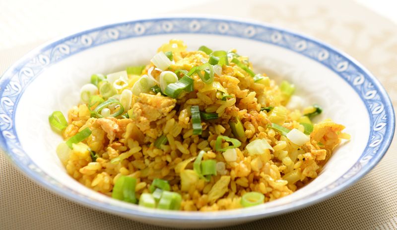 金黃蔥花薑黃蛋炒飯
