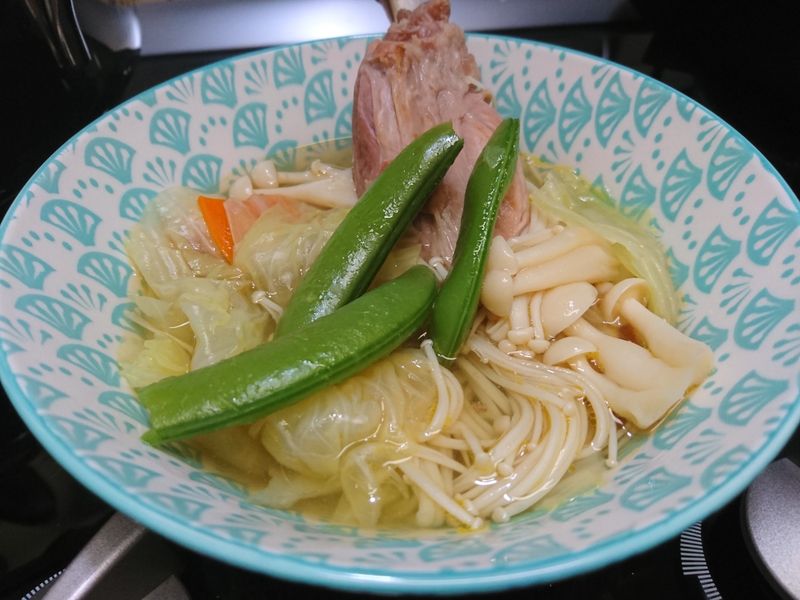 蔬菜啤酒燉豬棒棒腿