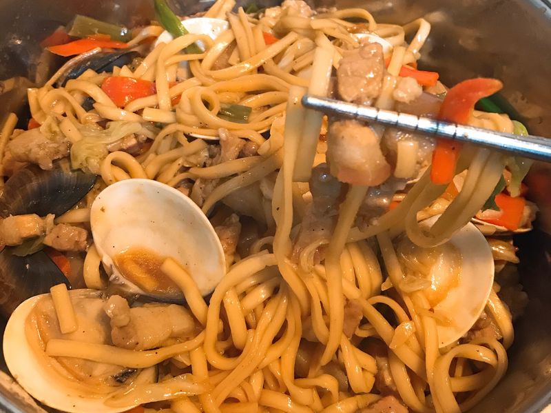 台式蛤蜊炒麵（關廟麵）