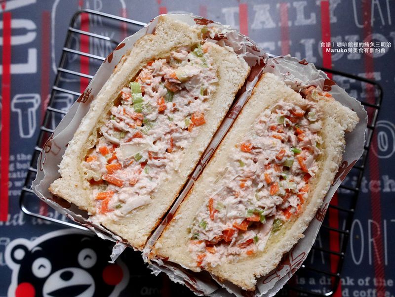咖啡館的鮪魚三明治