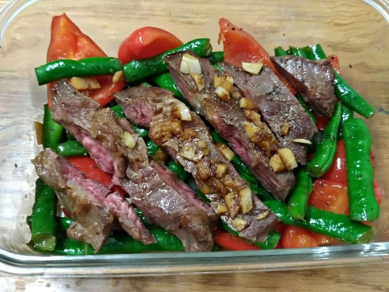 甜椒豆子牛排餐