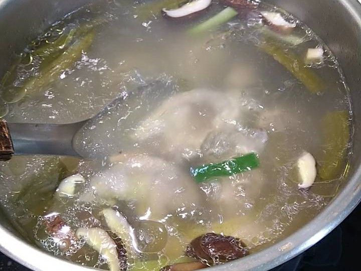 剝皮辣椒雞湯