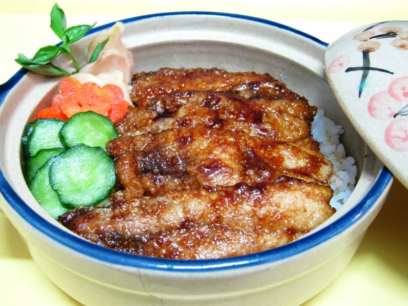 【四季江戶味之秋季料理】蒲燒秋刀魚蓋飯