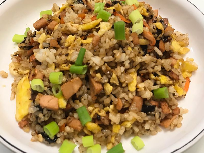 👩🏻🍳海苔火腿蛋炒飯。韓式料理