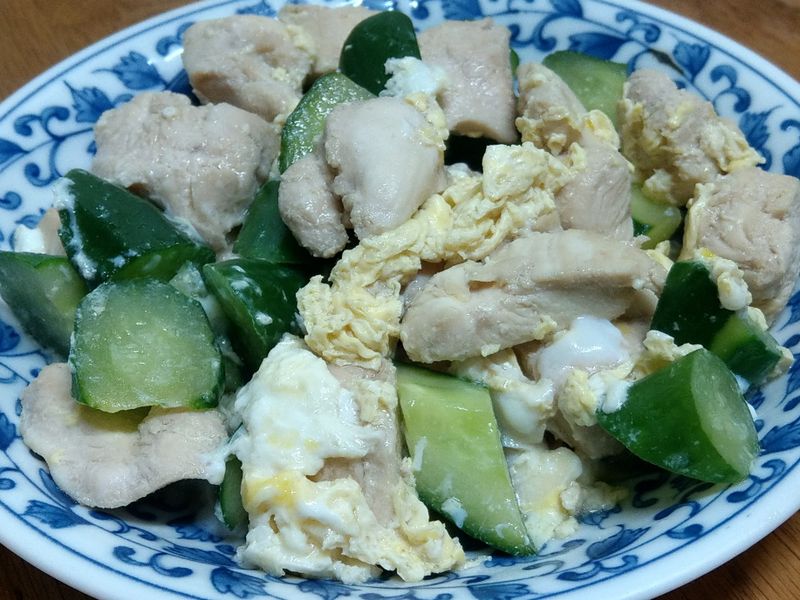 滑蛋炒雞肉之清脆小黃瓜