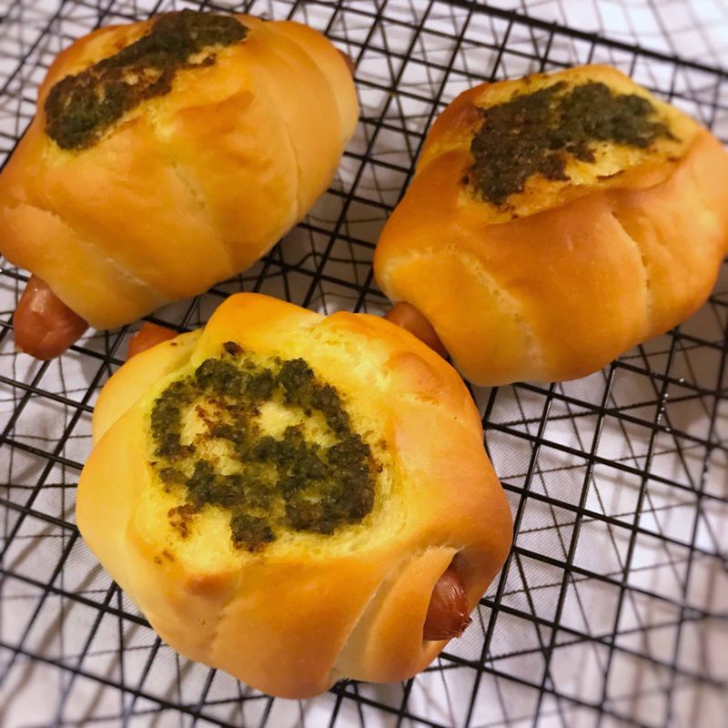 青醬熱狗麵包