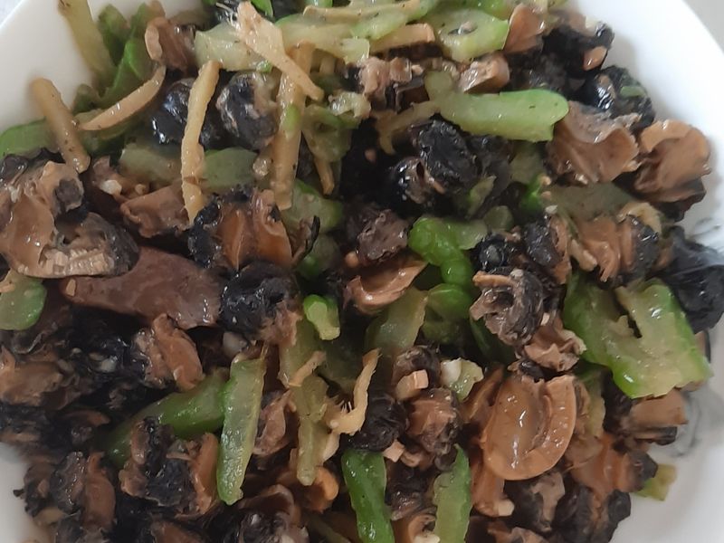 苦瓜炒螺肉