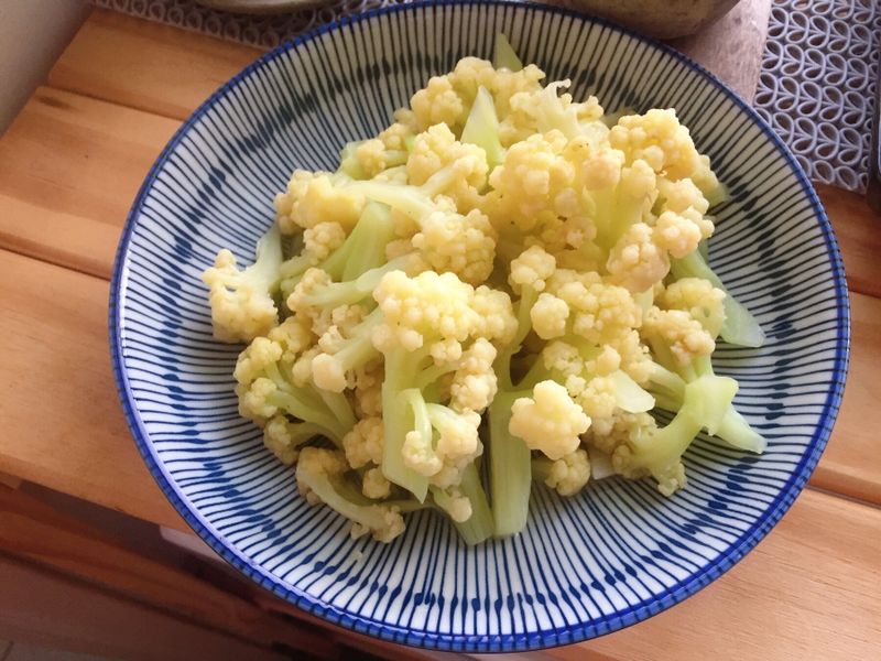 家常料理《清炒白花椰菜》