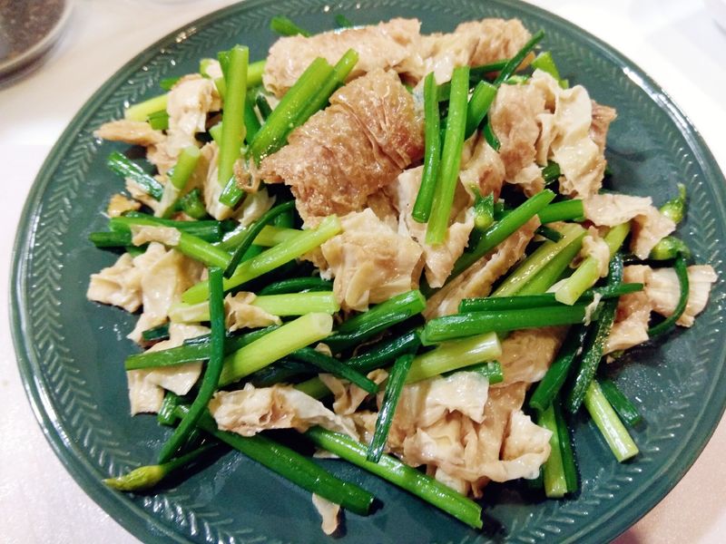 阿嬤ㄟ食譜:韭菜花花炒豆皮(豆包)
