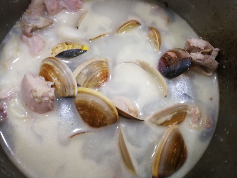蒜頭蛤蜊雞湯