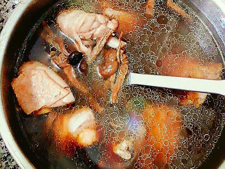 茶樹菇雞湯