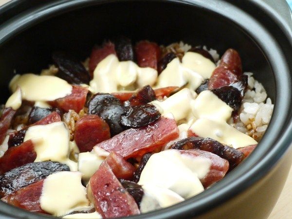 【芝司樂】 起司焗臘腸煲仔飯